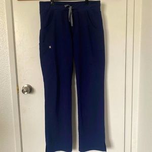 FIGS Kade Cargo Scrub Pants in Navy, Small.